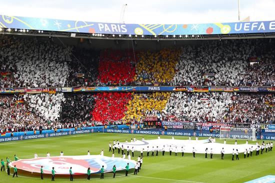 德国球迷拼出国旗色