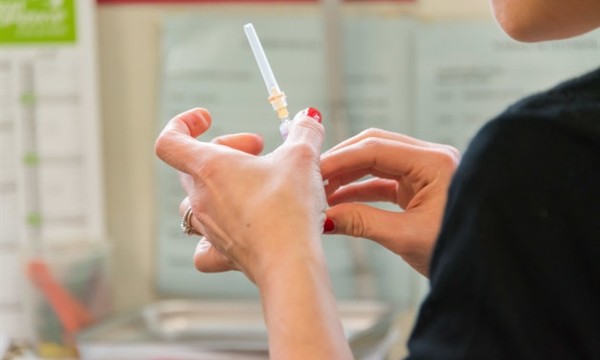 广州重启新冠疫苗第二剂接种预约：需要注意哪三点？