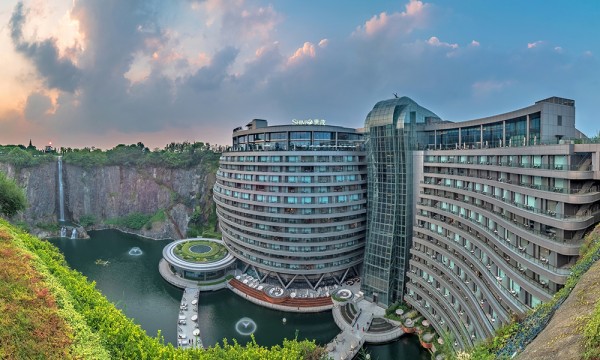 上海世茂股份“深坑酒店”被辟谣后，能否从流动性深坑中脱身？